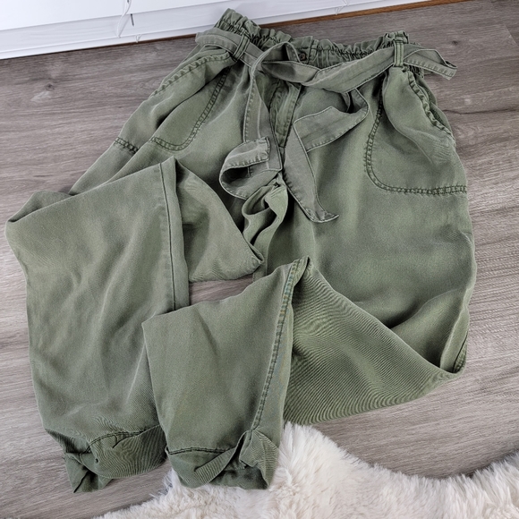 Abercrombie & Fitch Pants - Abercrombie & Fitch Green Paper Bag Pants